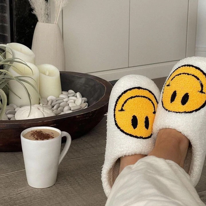 HAPPY FACE SLIPPERS