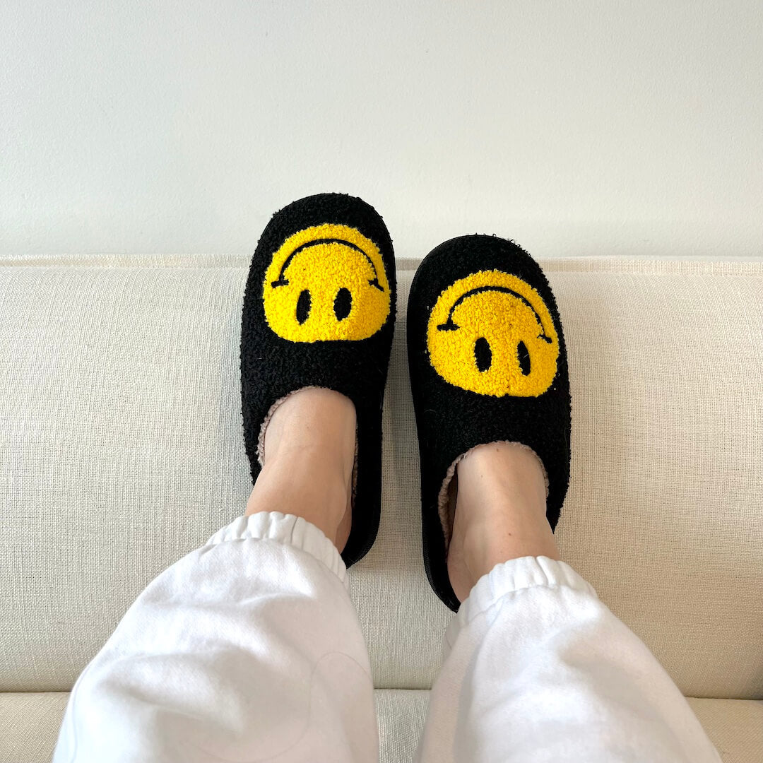 HAPPY FACE SLIPPERS