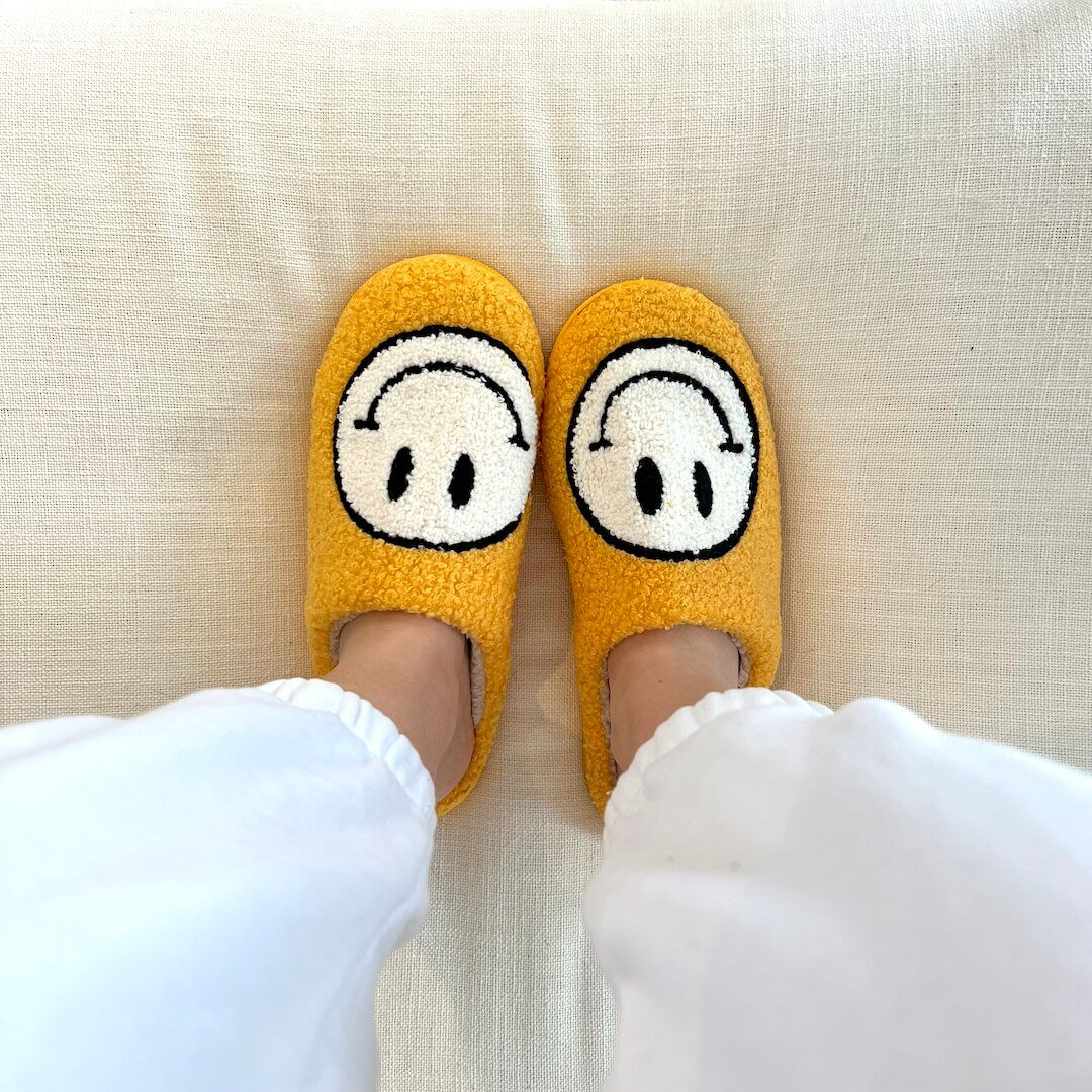 HAPPY FACE SLIPPERS