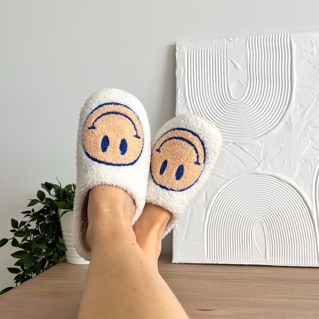 HAPPY FACE SLIPPERS