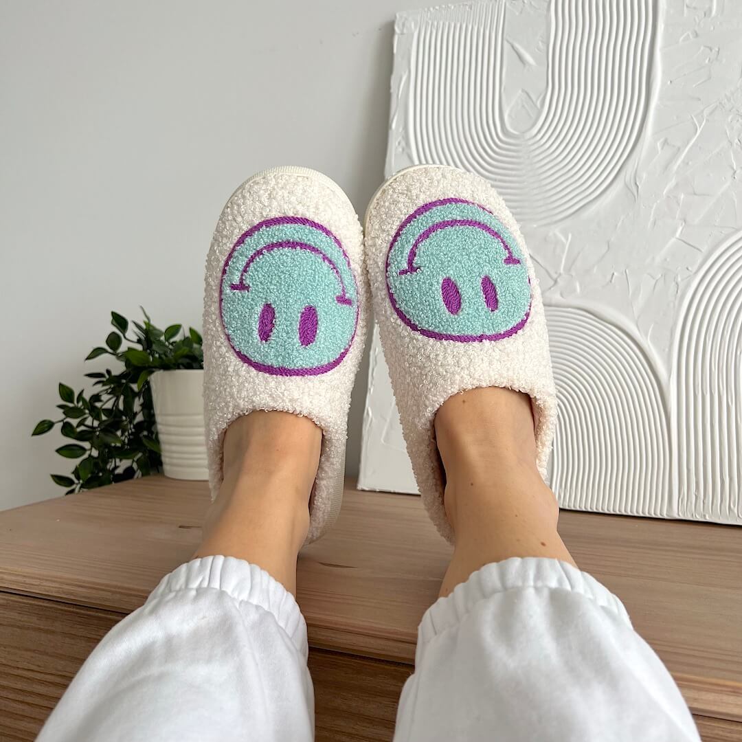 HAPPY FACE SLIPPERS