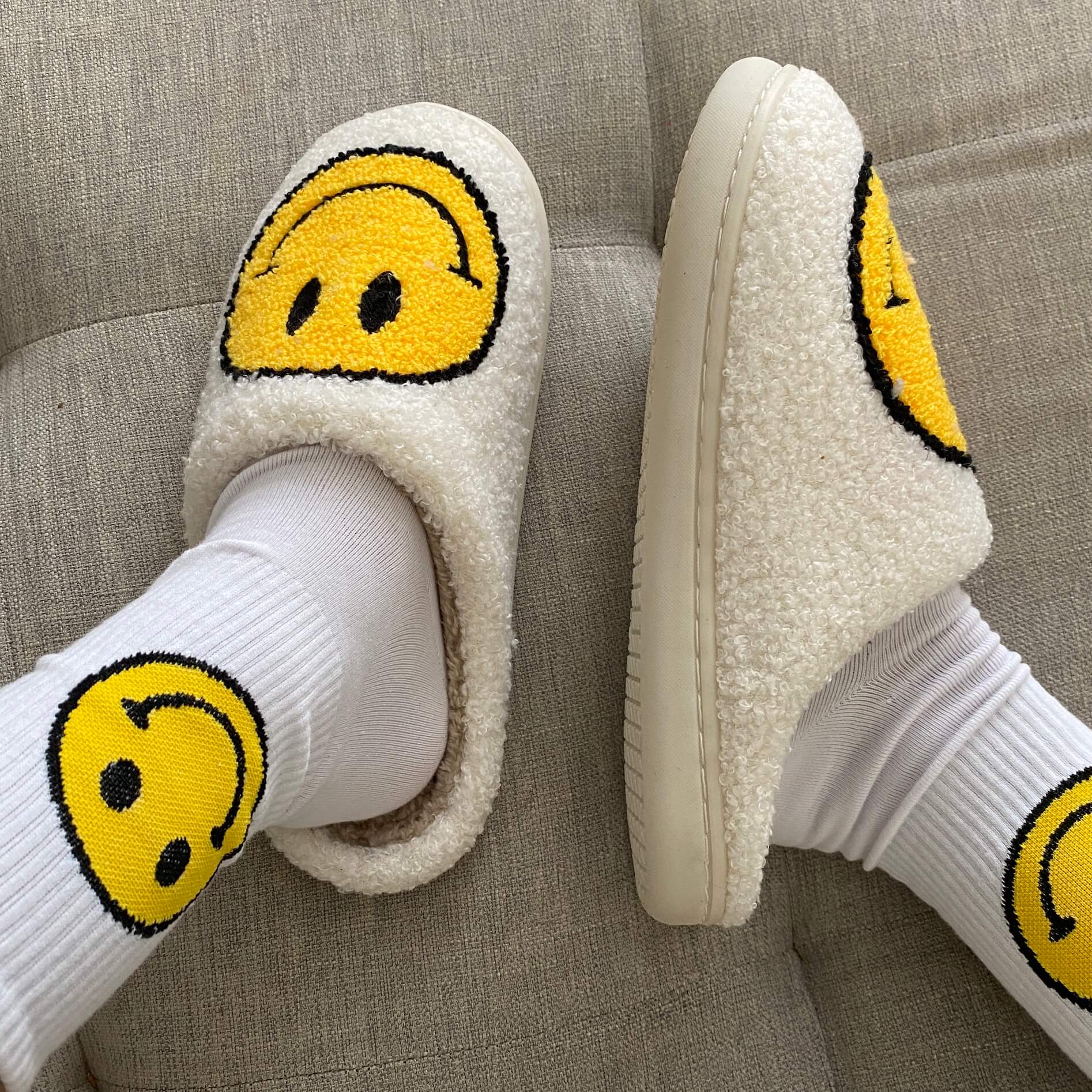 HAPPY FACE SLIPPERS