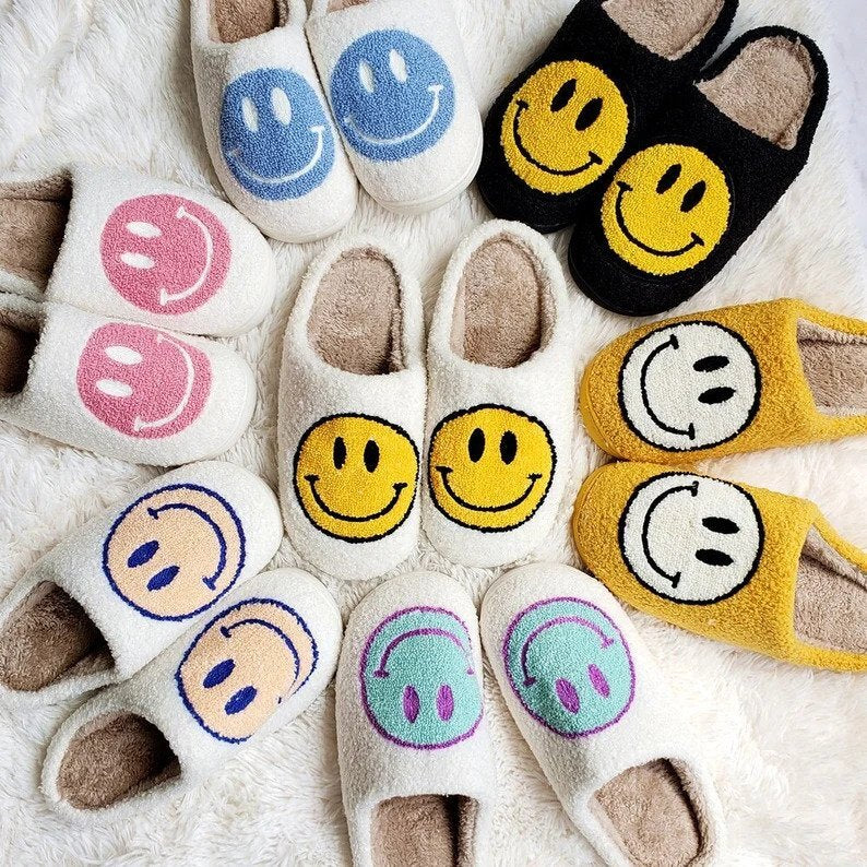 HAPPY FACE SLIPPERS